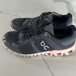 On Cloud Womens Running shoes